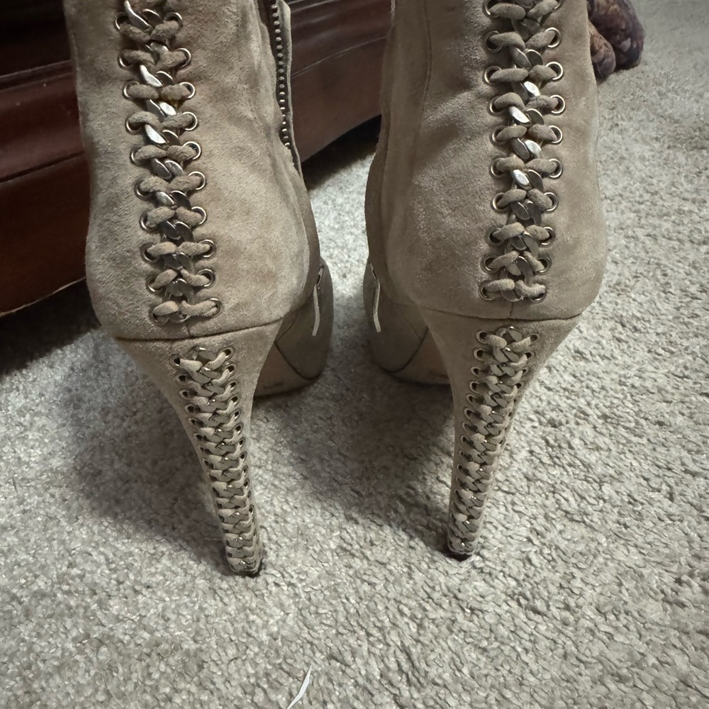 Vince Camuto tan suede booties - Picture 2 of 4